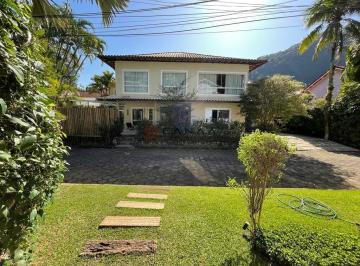 Casa · 450m² · 5 Quartos · 3 Vagas · Linda casa de 5 suítes em cond. de luxo com 2 vagas de barco