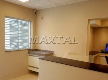 Comercial · 155m² · 2 Vagas · Sobrado à venda em Santana com 150m², com 6 salas, 2 vagas, e 2 banheiros.