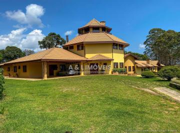 Casa · 686m² · 7 Quartos · 10 Vagas · Casa em Campos do Jordão | 686 m², 6 Suítes com Lareira e Mirante 360°