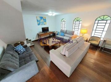 Casa · 250m² · 6 Quartos · 3 Vagas · Excelente opção