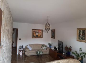 Casa · 178m² · 3 Quartos · 3 Vagas · Casa no Jardim Piqueroby com 3 dormitórios, 3 vagas, 1 suíte e entrada lateral.