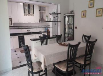 Casa · 234m² · 3 Quartos · 2 Vagas · Sobrado de 3 dormitórios