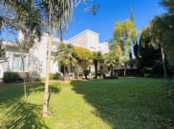 Casa · 534m² · 3 Quartos · 4 Vagas · 
                                Casa | 03 dormitórios | Vila Verde
                            