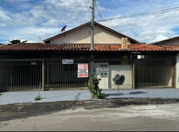 Foto · Imperdível casa à venda no Setor Bueno em Goiânia-GO: 3 quartos, 1 suíte, 2 salas, 3 banheiros, 3 va