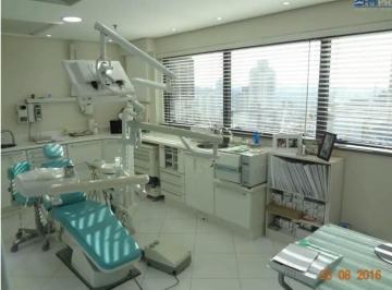 Comercial , São Paulo · Conjunto comercial com 32m2, uma garagem, próximo de bancos, restaurantes, etc.