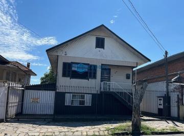 25149951_4.jpg · Terreno com 484,00m2 e três casa mista!