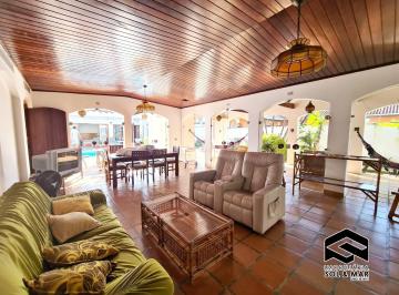 Casa · 550250m² · 3 Quartos · CASA TÉRREA, LADO PRAIA!