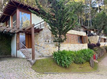 Casa · 268m² · 5 Quartos · 2 Vagas · Casa em Campos do Jordão – Com 05 suítes em condomínio exclusivo