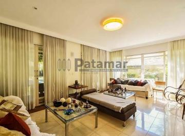 Casa · 367m² · 4 Quartos · 5 Vagas · Casa à Venda no Campo Belo - 4 Quartos, Piscina e 5 Vagas