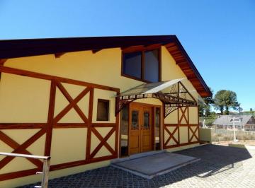 Casa · 325m² · 3 Quartos · 4 Vagas · Casa em  Rua C. - Passos da Mantiqueira - Campos do Jordão/SP