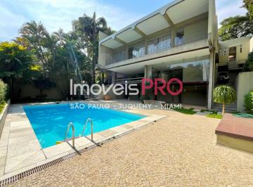 Casa · 900m² · 5 Quartos · 8 Vagas · Casa em Rua Fechada, 900 mts  05 suites no Morumbi