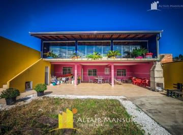 FACHADA · Sobrado à Venda - 4 Quartos, 3 Vagas, Varanda, Terreno Amplo - Gleba 1 Itapoá/SC