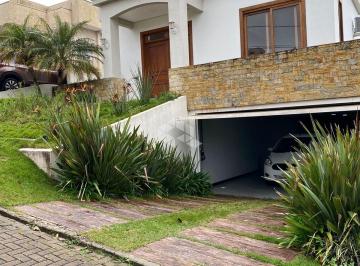 Casa · 265m² · 3 Quartos · 3 Vagas · Residência em condomínio de alto padrão.