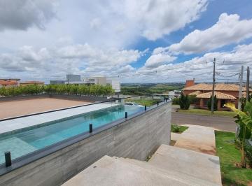 Foto 05 · Casa de alto padrão no Condomínio Xapada Itu em Itu - SP: ampla área verde, piscina e 4 suítes.