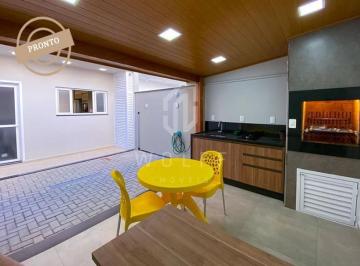 Casa de 3 quartos, Balneário Piçarras · JD954 - Sobrado a 400 metros da praia no bairro Itacolomi em Bal. Piçarras/SC