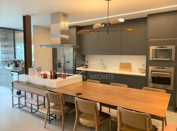 Casa · 300m² · 3 Quartos · 4 Vagas · Uma delícia de casa em condominio !!!