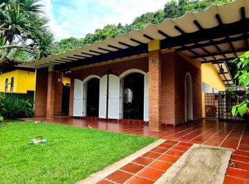 Casa · 200m² · 5 Quartos · 2 Vagas · Casa térrea à venda no Condomínio Jardim Albamar em Guarujá.