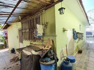 Casa · 130m² · 2 Quartos · 1 Vaga · Casa térrea de esquina, possui amplo e Salão comercial junto ao terreno!