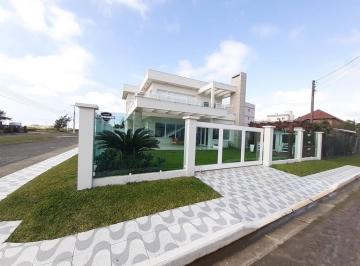 Casa · 260m² · 4 Quartos · 2 Vagas · Casa de alto padrão próximo a Plataforma na Praia de Tramandaí