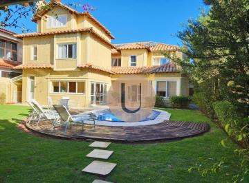3200e2c005762ca0b1cca8342e56c857e18abb7c · Casa Alto Padrão em Aldeia da Serra!