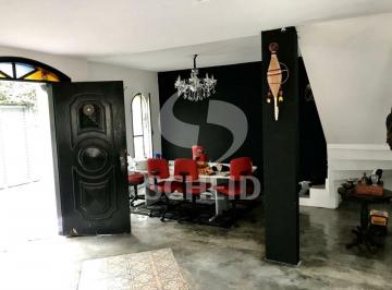 Casa · 200m² · 4 Quartos · 2 Vagas · CASA COM 4 QUARTOS À VENDA EM JARDIM MARAJOARA.