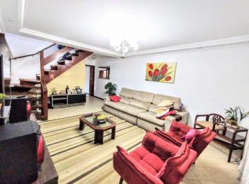 Casa · 231m² · 3 Quartos · 2 Vagas · Lindo sobrado de 3 dormitórios no Jardim América