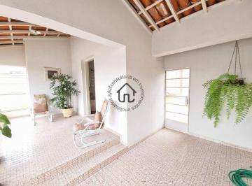 garagem · Casa à venda no Centro de Vinhedo.