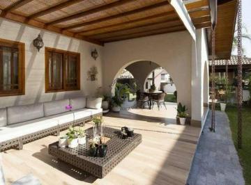 Casa · 323m² · 4 Quartos · 5 Vagas · Casa à venda no Condomínio Marambaia.