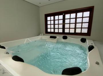Casa de 4 quartos, Atibaia · Belíssima casa em Atibaia em condomínio fechado. 