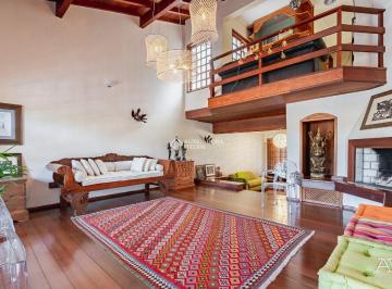 386077_i89BH1kymKT0_3860776398b3175837c.jpg · Casa com piscina, na Zona Sul