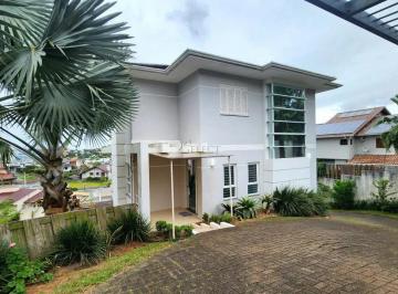 Casa · 210m² · 3 Quartos · 2 Vagas · Lindo sobrado