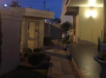 Casa · 500m² · 5 Quartos · 2 Vagas · Lindo sobrado