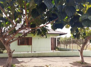 Casa · 148m² · 3 Quartos · 2 Vagas · Ótima casa plana
