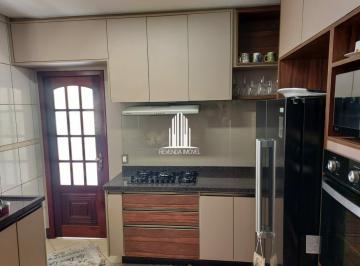 Casa · 200m² · 4 Quartos · 2 Vagas · Casa em Barueri com 4 Quartos Sendo 1 Suite 3 Salas de 200m²