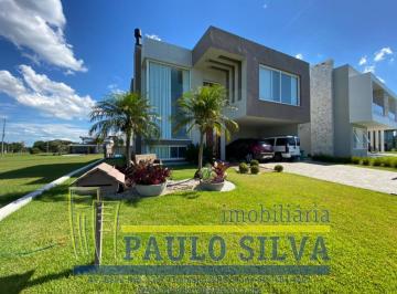 17323091_g.jpg · 
                                Linda casa, 4 quartos, sendo 3 suítes, mobiliada e decorada. R$-1.6