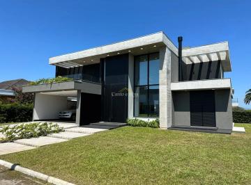 Casa · 380m² · 4 Quartos · 1 Vaga · Sobrado no Condomínio Lagoa do Passo