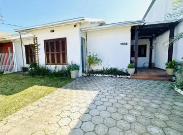 Casa · 196m² · 3 Quartos · Casa próxima ao mar, com piscina na praia de Atlântida Sul