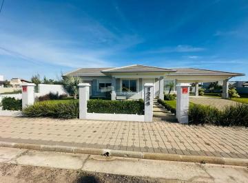 Casa · 246m² · 5 Quartos · 2 Vagas · Casa em avenida com 3 terrenos