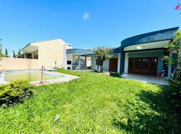 Casa · 122m² · 3 Quartos · 1 Vaga · Casa com Piscina, 3 dorms, 2 banheiros em Atlântida Sul