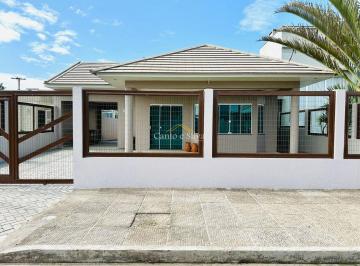 32492369_g.jpg ·
Casa com piscina, à 250m do mar.