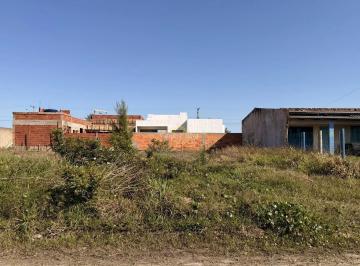 Terreno · 300m² · Terreno localizado à 450 metros do mar