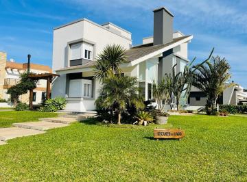 Casa · 247m² · 4 Quartos · 2 Vagas · 
                                Sobrado no Condomínio Lagoa do Passo
                            