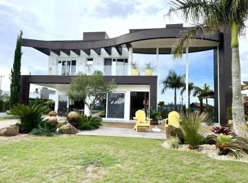 Casa · 300m² · 5 Quartos · 2 Vagas · Sobrado no Condomínio Lagoa do Passo