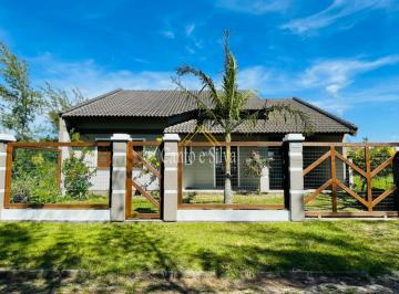 17269943_g.jpg ·
Casa com Mezanino com dormitório, 2 banheiros na praia de Atlântida