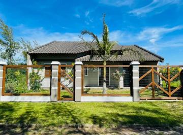Casa · 158m² · 1 Quarto · 1 Vaga · Casa com Mezanino com dormitório, 2 banheiros na praia de Atlântida Sul.