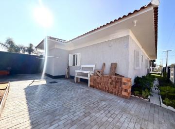 Casa · 132m² · 4 Quartos · 1 Vaga · 
                                Casa com 4 dormitórios na praia de Atlântida Sul
                  