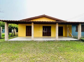 Casa · 126m² · 3 Quartos · Casa na praia, à 50m do mar, com 3 dormitórios.