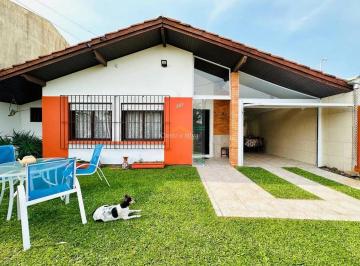 Casa · 123m² · 3 Quartos · 1 Vaga · Casa com 3 dormitórios próximo ao centro em Atlântida Sul