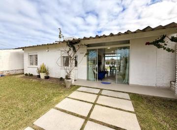 Casa · 62m² · 3 Quartos · Casa com 3 dormitórios em Atlântida Sul