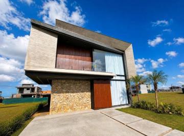 Casa · 217m² · 4 Quartos · 2 Vagas · Sobrado no Condomínio Zen Concept Resort